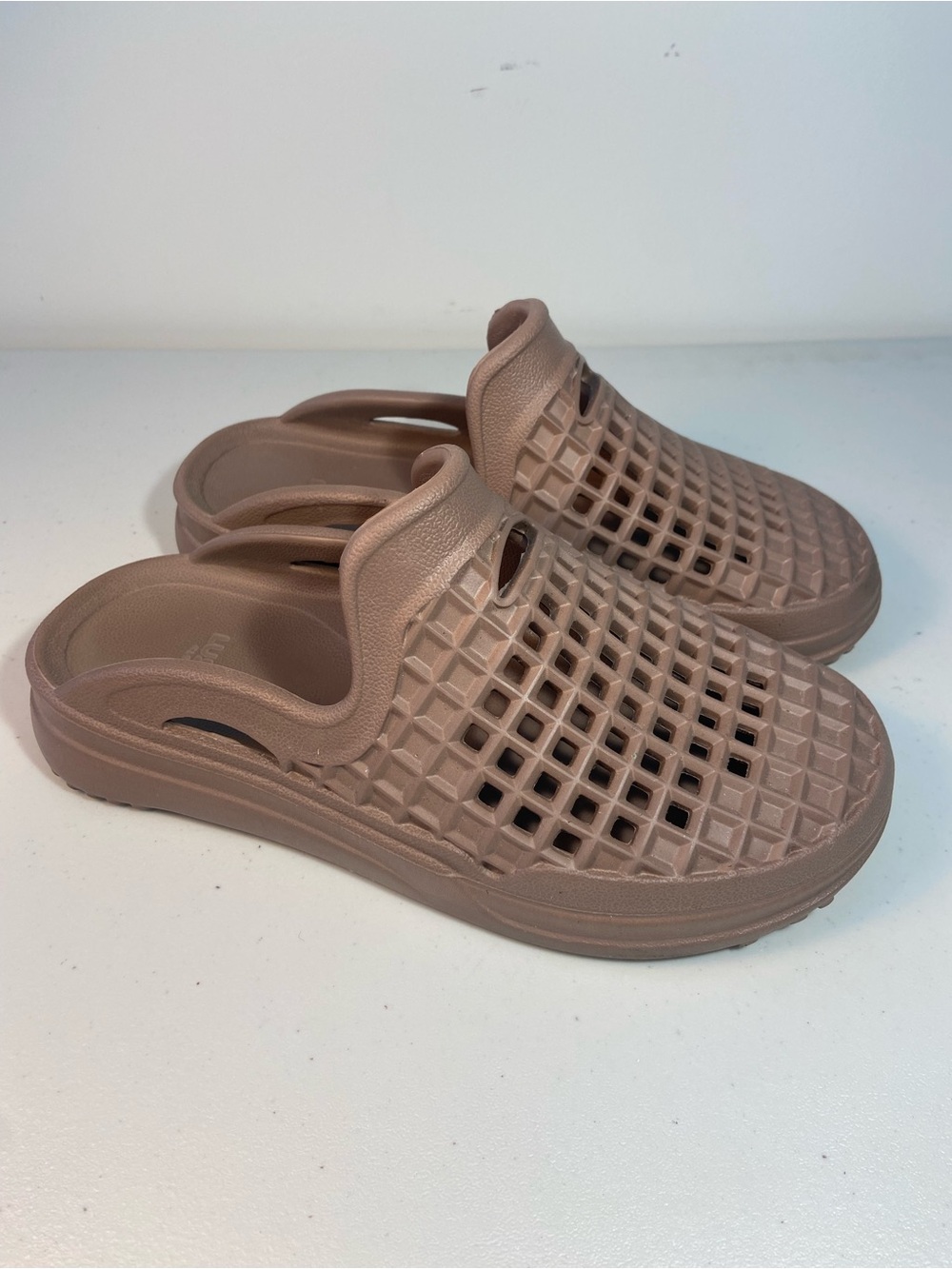 Lusso Cloud Women’s Slip-On Ventilated Clog in Taupe SZ 7